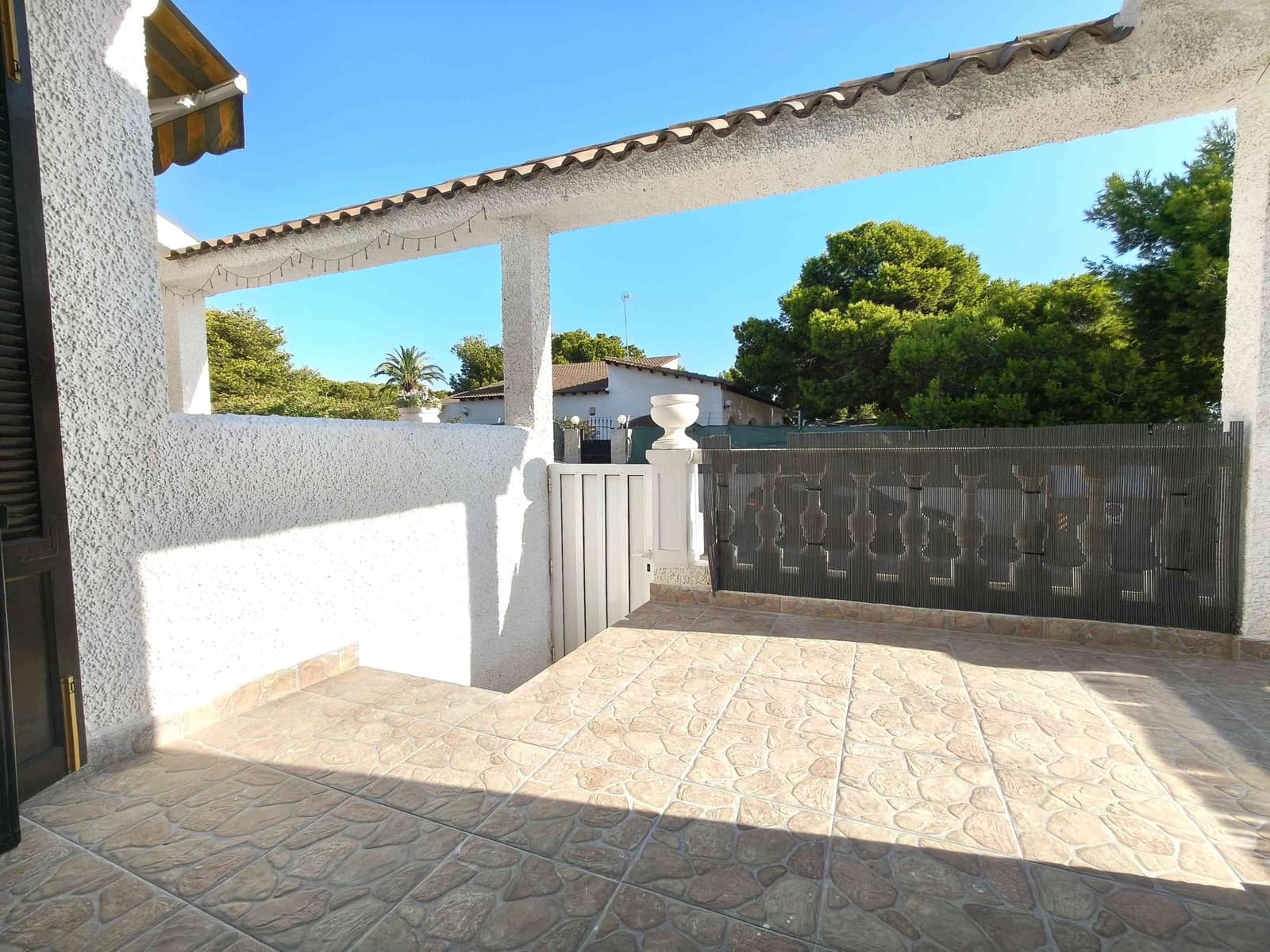 Chalet de 3 habitaciones en Playa Flamenca en venta con piscina - 189.500 € (Ref: 9311848)