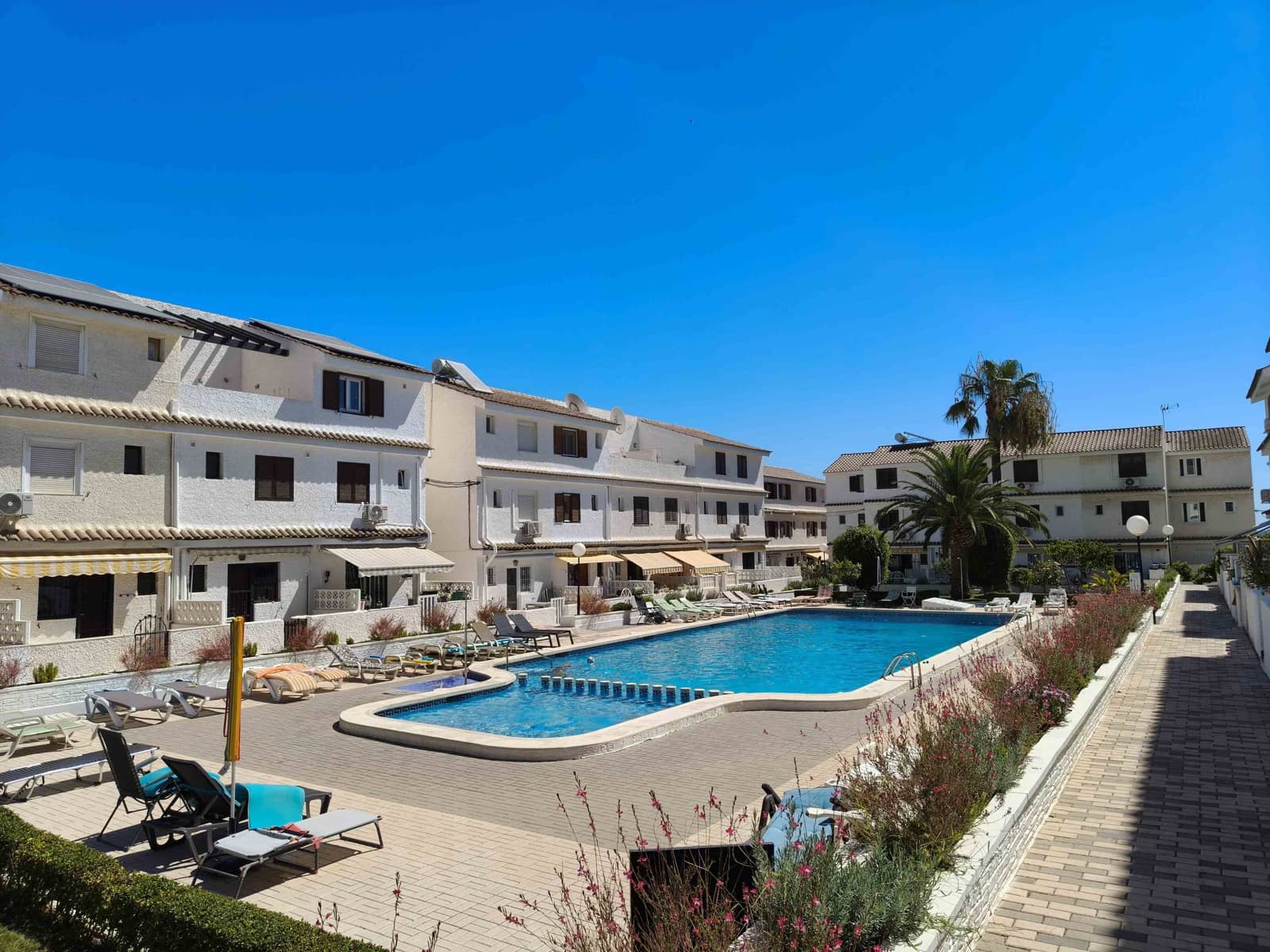 Chalet de 3 habitaciones en Playa Flamenca en venta con piscina - 189.500 € (Ref: 9311848)