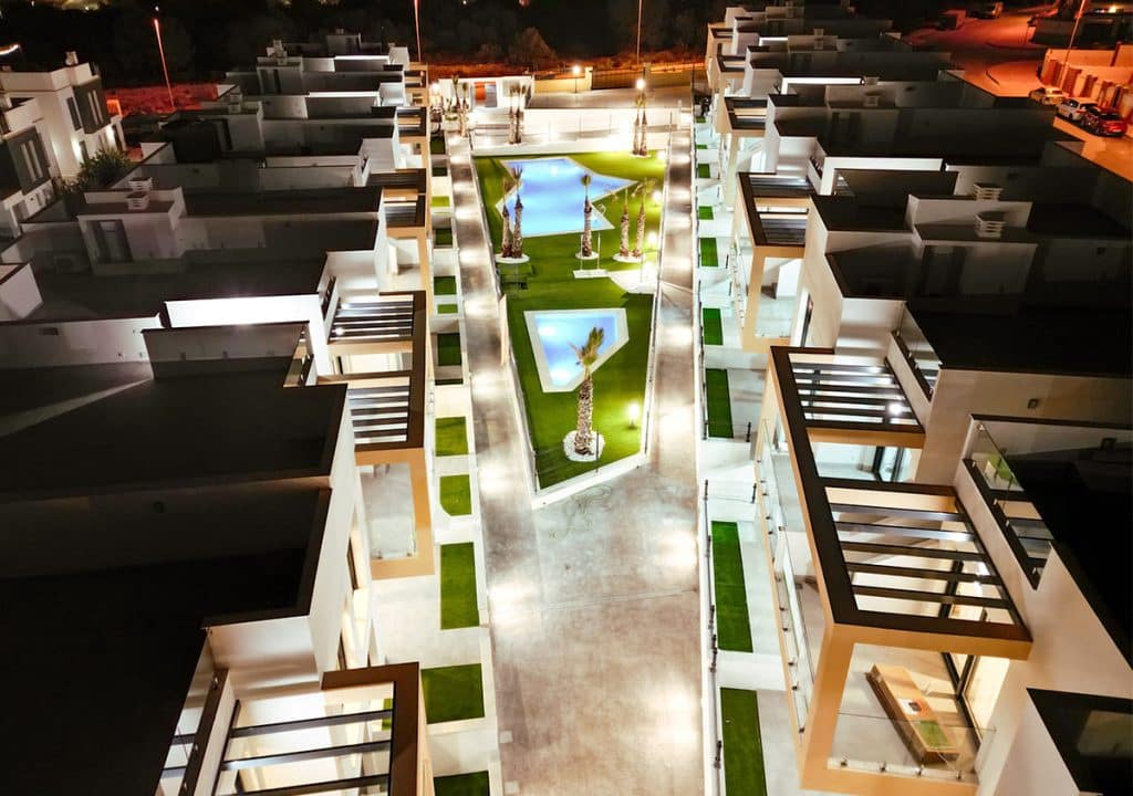 2 soveværelse Bungalow til salg i Playa Flamenca med swimmingpool garage - € 249.000 (Ref: 9314299)