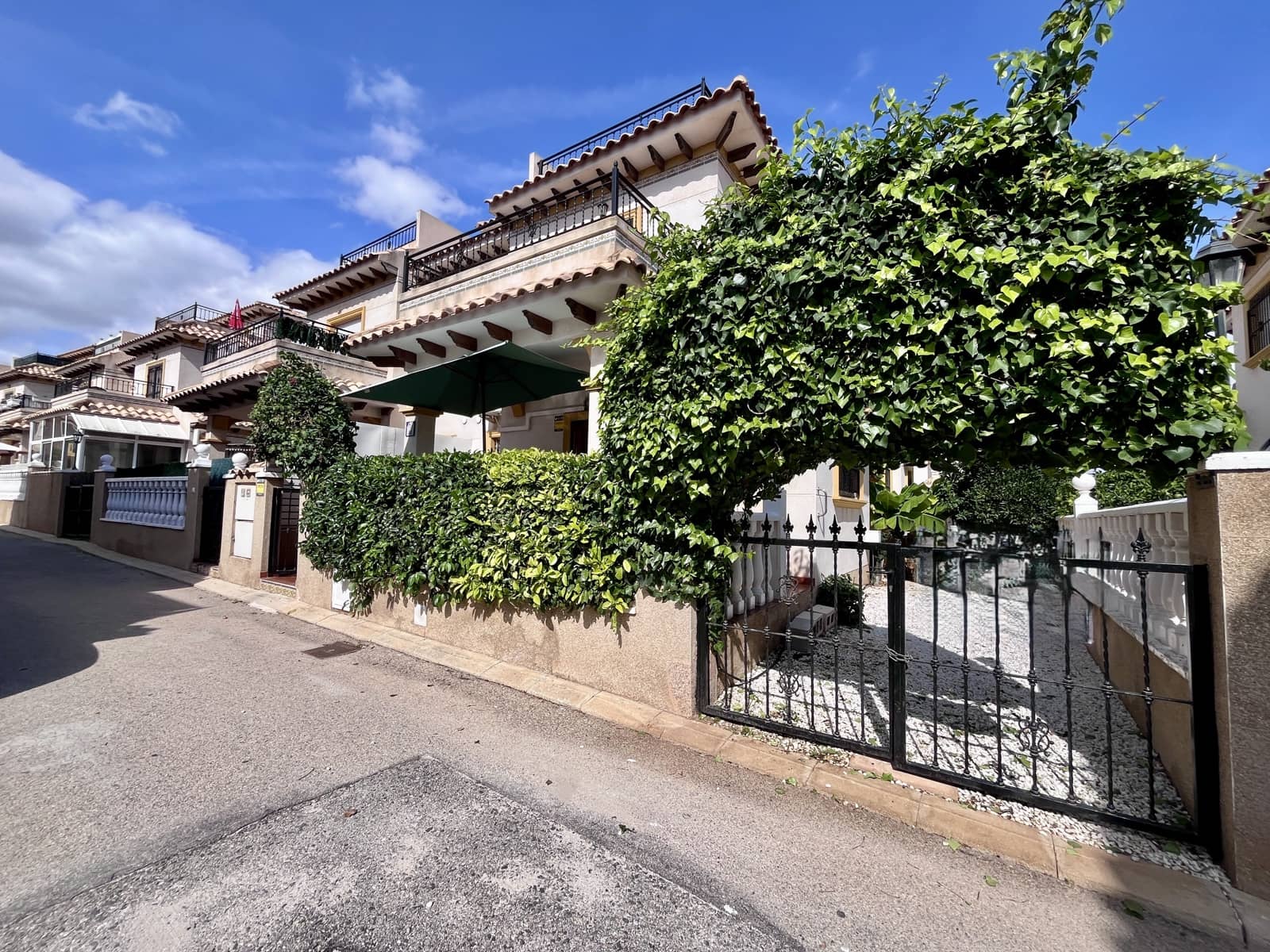 3 bedroom Villa for sale in La Zenia with pool garage - € 239,000 (Ref: 9318122)