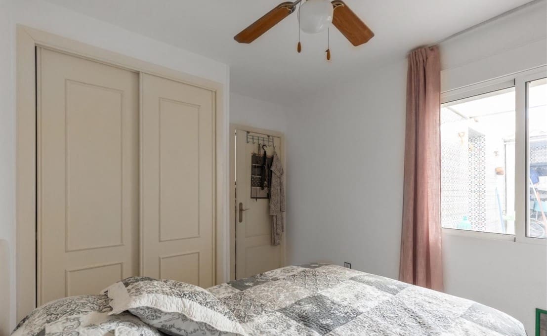 2 soveværelse Bungalow til salg i Torrevieja med swimmingpool - € 135.000 (Ref: 9331882)