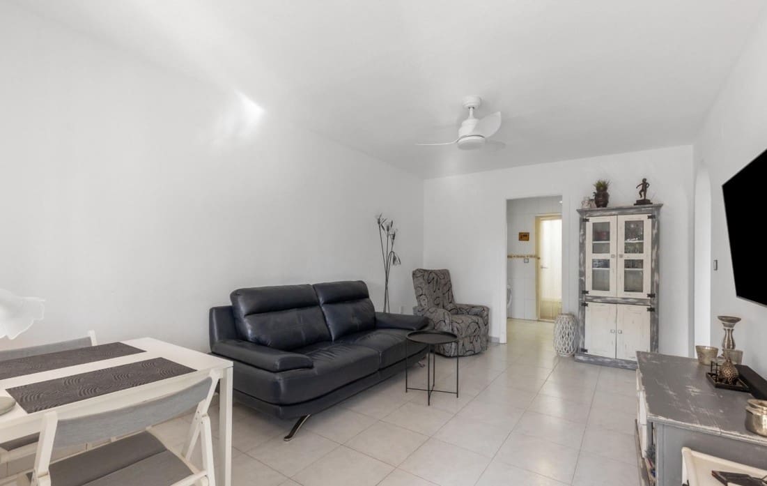 2 soveværelse Bungalow til salg i Torrevieja med swimmingpool - € 135.000 (Ref: 9331882)