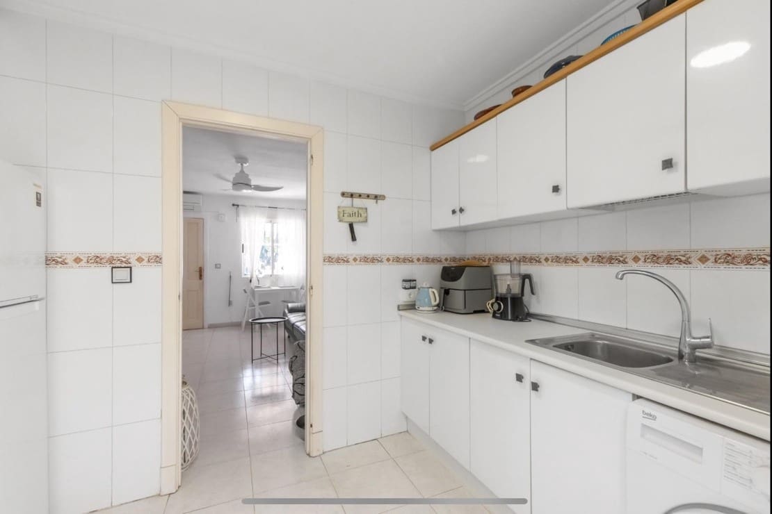 2 soveværelse Bungalow til salg i Torrevieja med swimmingpool - € 135.000 (Ref: 9331882)