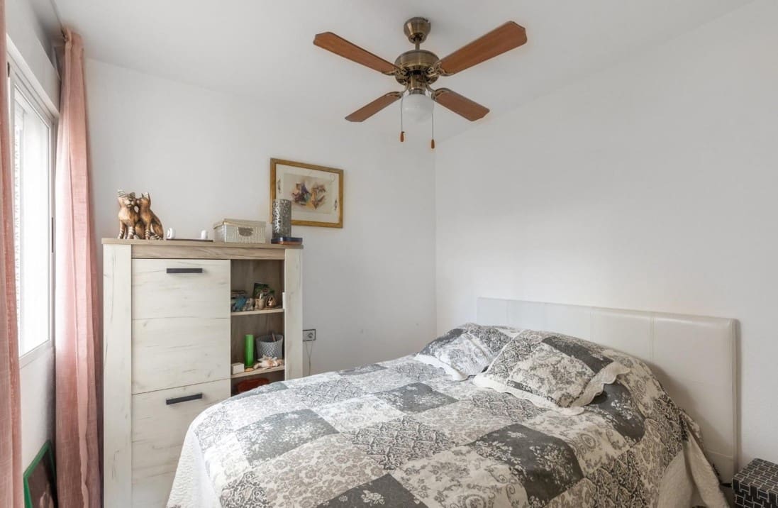 2 soveværelse Bungalow til salg i Torrevieja med swimmingpool - € 135.000 (Ref: 9331882)