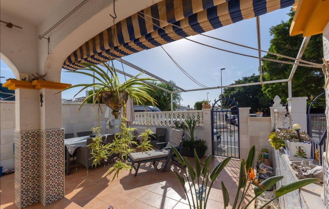 2 soveværelse Bungalow til salg i Torrevieja med swimmingpool - € 135.000 (Ref: 9331882)