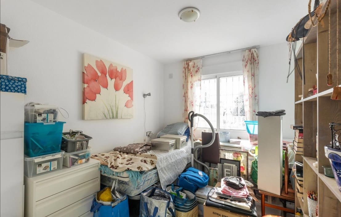 2 soveværelse Bungalow til salg i Torrevieja med swimmingpool - € 135.000 (Ref: 9331882)