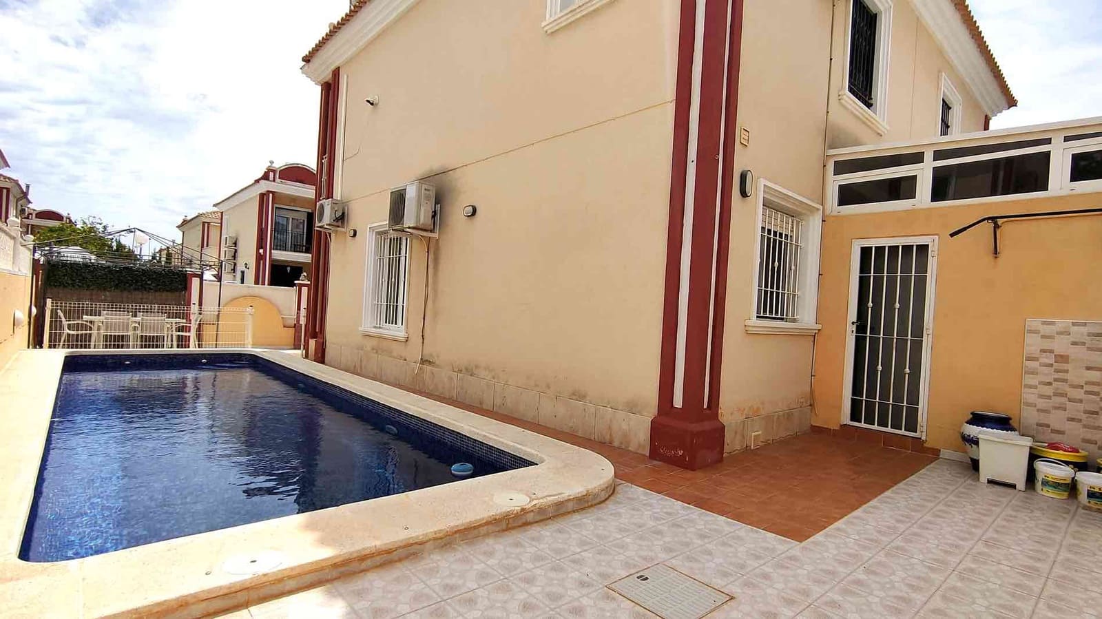 3 soverom Villa til salgs i Cabo Roig med svømmebasseng garasje - € 249 000 (Ref: 9343413)