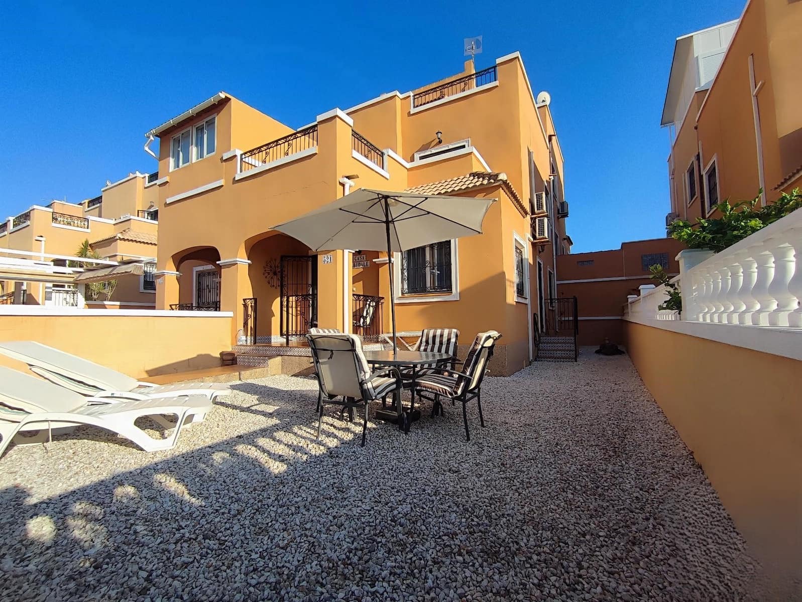 3 quarto Moradia para venda em Playa Flamenca com piscina garagem - 215 000 € (Ref: 9353830)