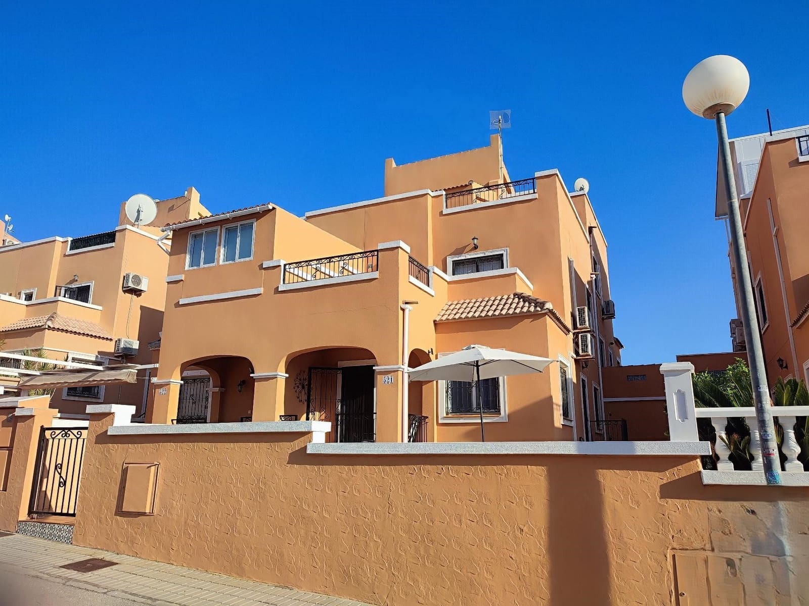 3 quarto Moradia para venda em Playa Flamenca com piscina garagem - 215 000 € (Ref: 9353830)
