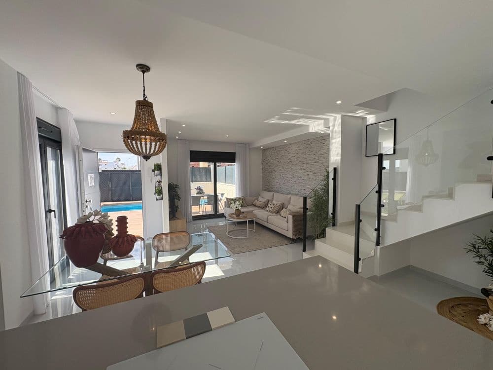 3 slaapkamer Villa te koop in Orihuela Costa met zwembad garage - € 399.000 (Ref: 9362830)