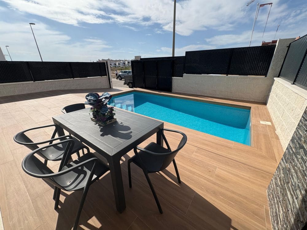 3 slaapkamer Villa te koop in Orihuela Costa met zwembad garage - € 399.000 (Ref: 9362830)