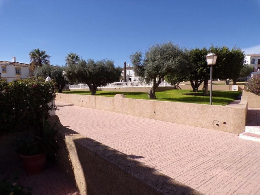 1 bedroom Bungalow for sale in Villamartin with pool - € 99,995 (Ref: 9378391)