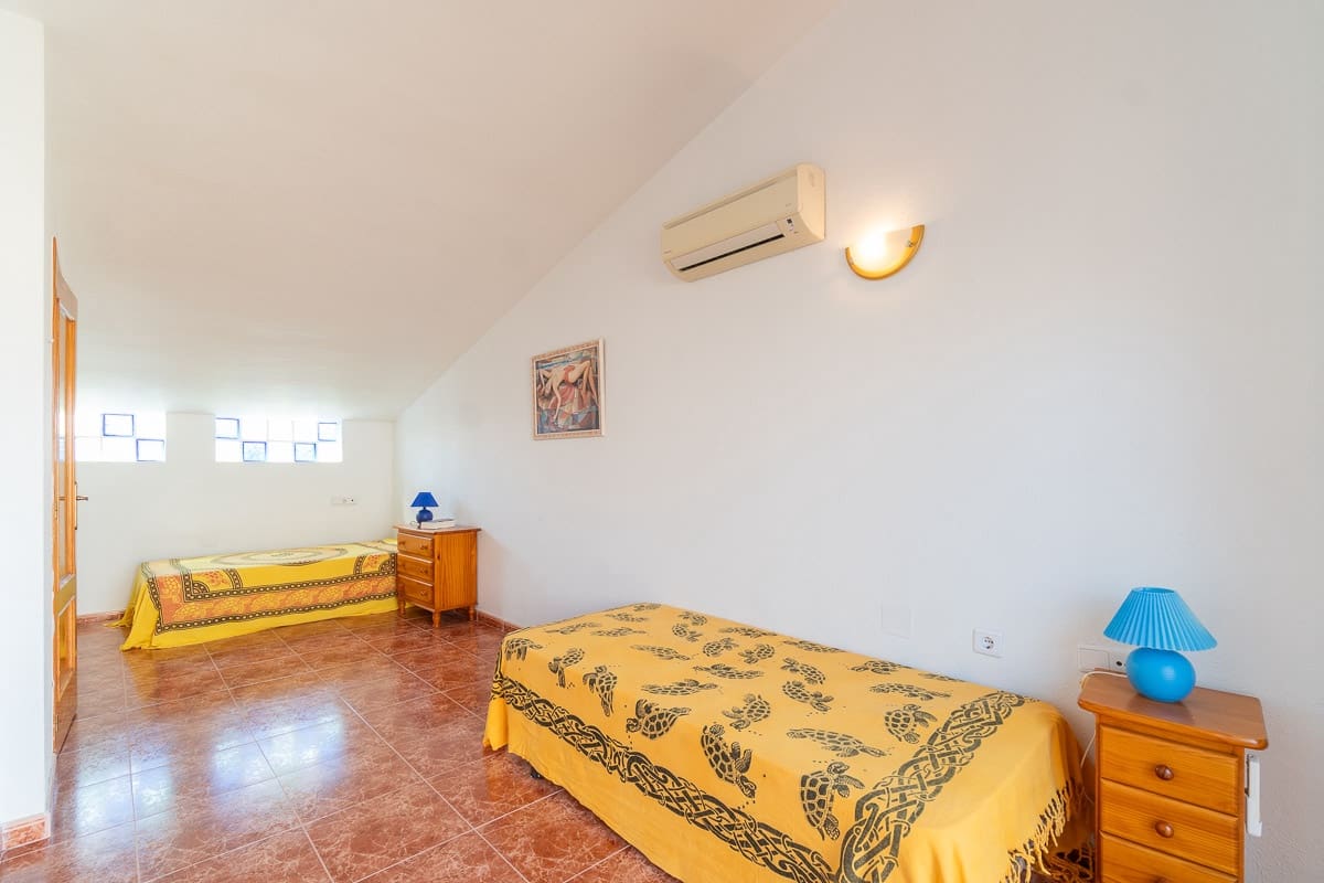 Chalet de 3 habitaciones en Playa Flamenca en venta con piscina garaje - 169.000 € (Ref: 9384001)