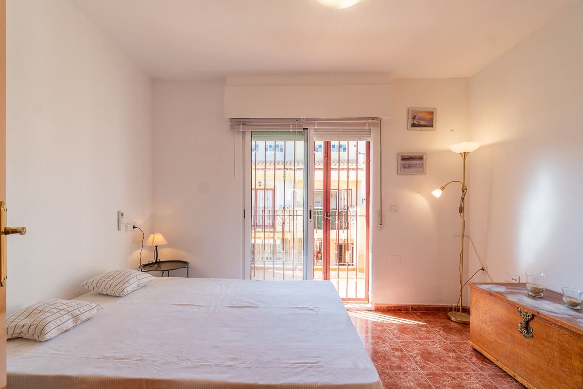 Chalet de 3 habitaciones en Playa Flamenca en venta con piscina garaje - 169.000 € (Ref: 9384001)