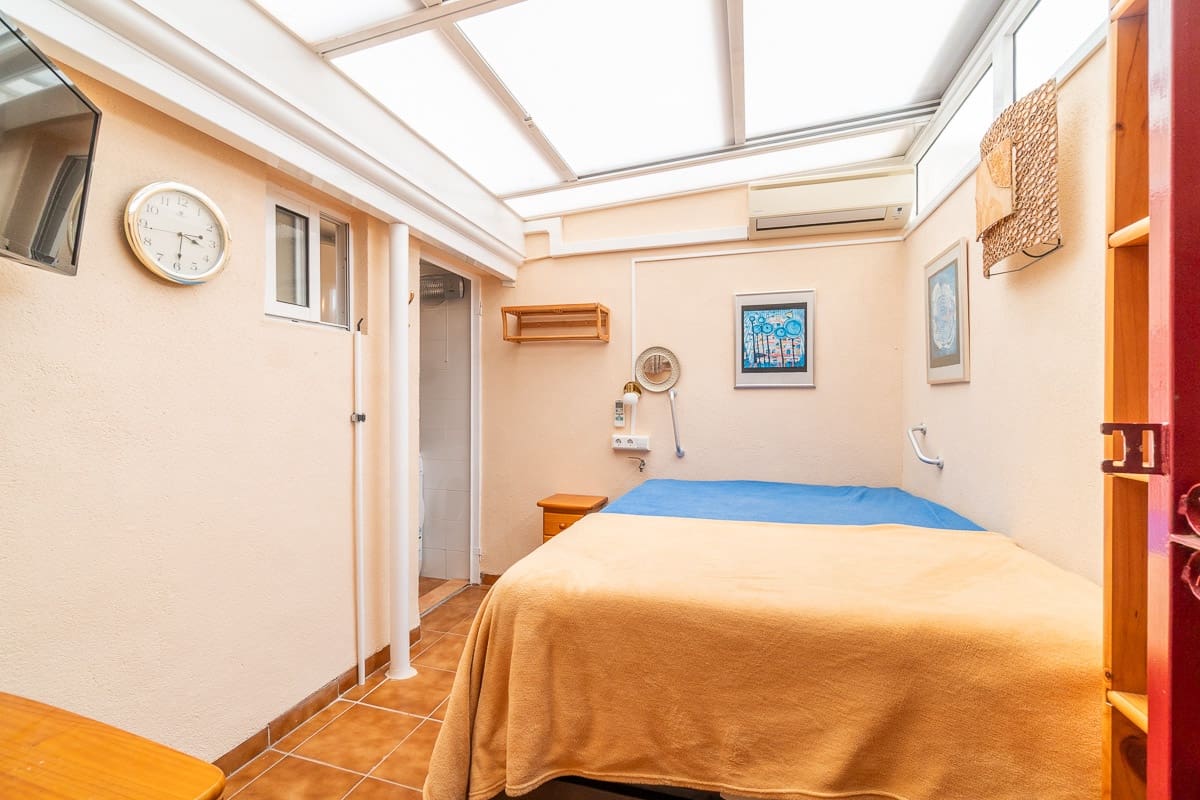 Chalet de 3 habitaciones en Playa Flamenca en venta con piscina garaje - 169.000 € (Ref: 9384001)