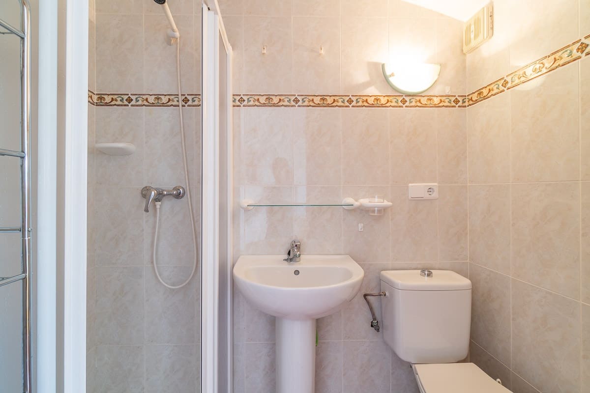 Chalet de 3 habitaciones en Playa Flamenca en venta con piscina garaje - 169.000 € (Ref: 9384001)