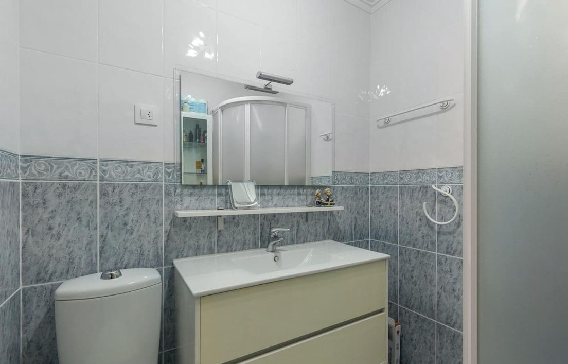 2 Zimmer Villa zu verkaufen in Torrevieja mit Garage - 119.900 € (Ref: 9385972)