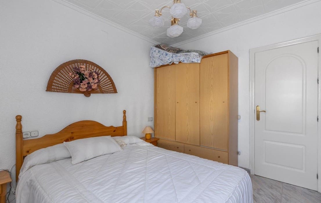 2 Zimmer Villa zu verkaufen in Torrevieja mit Garage - 119.900 € (Ref: 9385972)