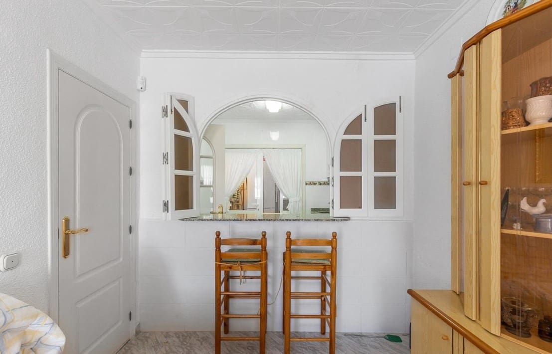 2 Zimmer Villa zu verkaufen in Torrevieja mit Garage - 119.900 € (Ref: 9385972)