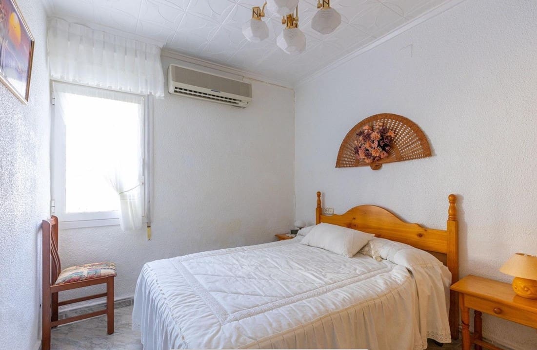 2 Zimmer Villa zu verkaufen in Torrevieja mit Garage - 119.900 € (Ref: 9385972)