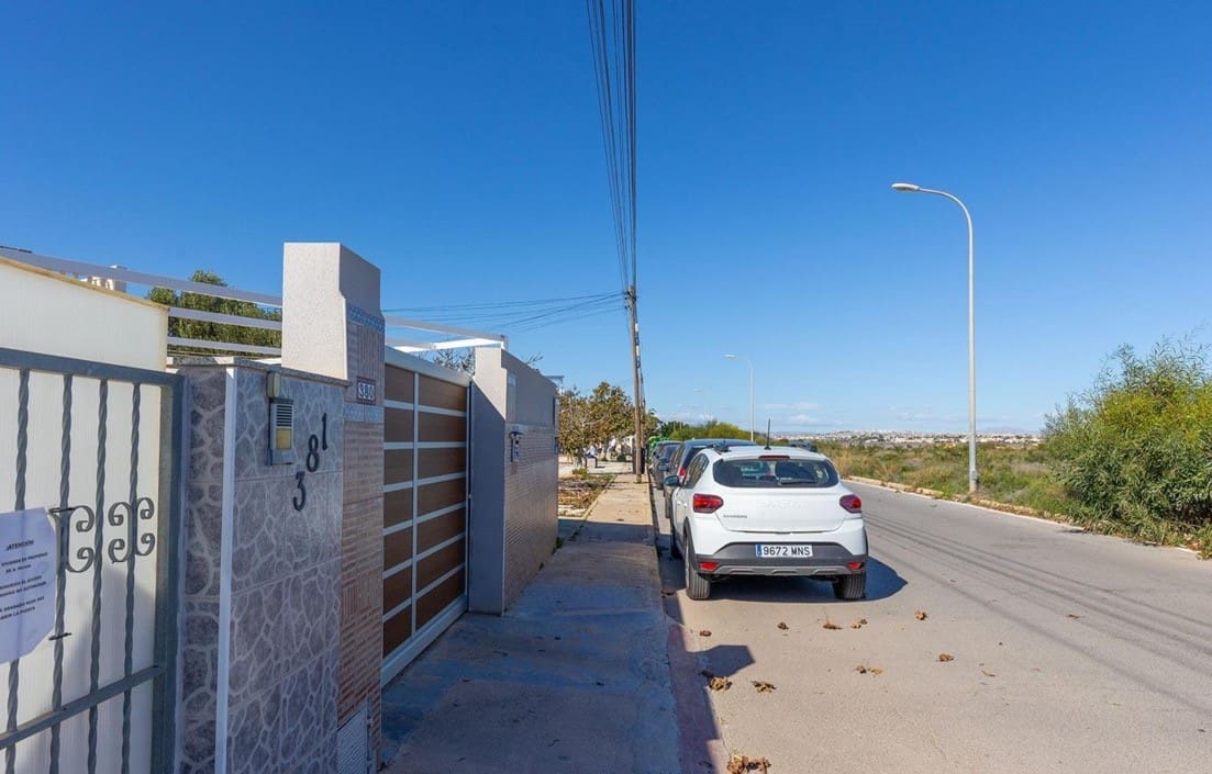 2 Zimmer Villa zu verkaufen in Torrevieja mit Garage - 119.900 € (Ref: 9385972)