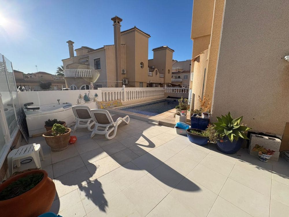 3 camera da letto Villa in vendita in Villamartin con piscina - 249.995 € (Rif: 9396315)