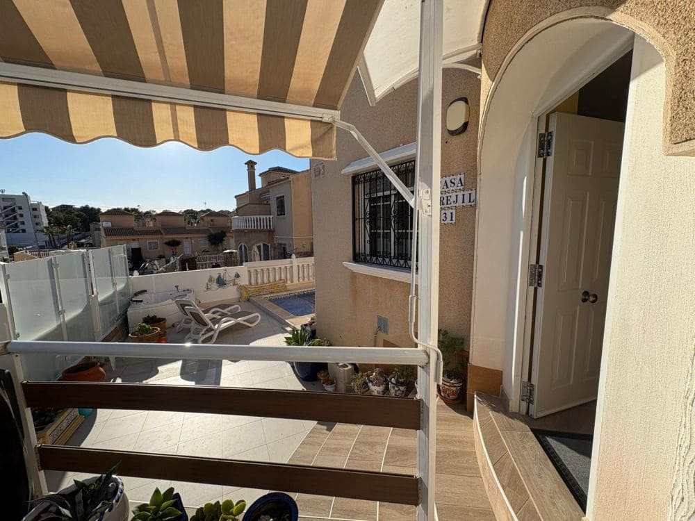 3 camera da letto Villa in vendita in Villamartin con piscina - 249.995 € (Rif: 9396315)