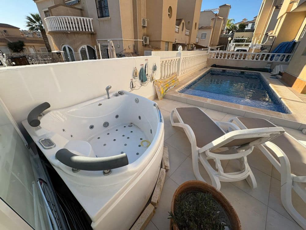 3 camera da letto Villa in vendita in Villamartin con piscina - 249.995 € (Rif: 9396315)