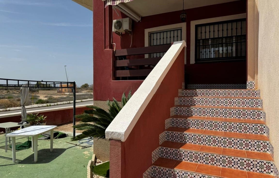 2 soveværelse Bungalow til salg i Playa Flamenca med swimmingpool garage - € 139.000 (Ref: 9396550)