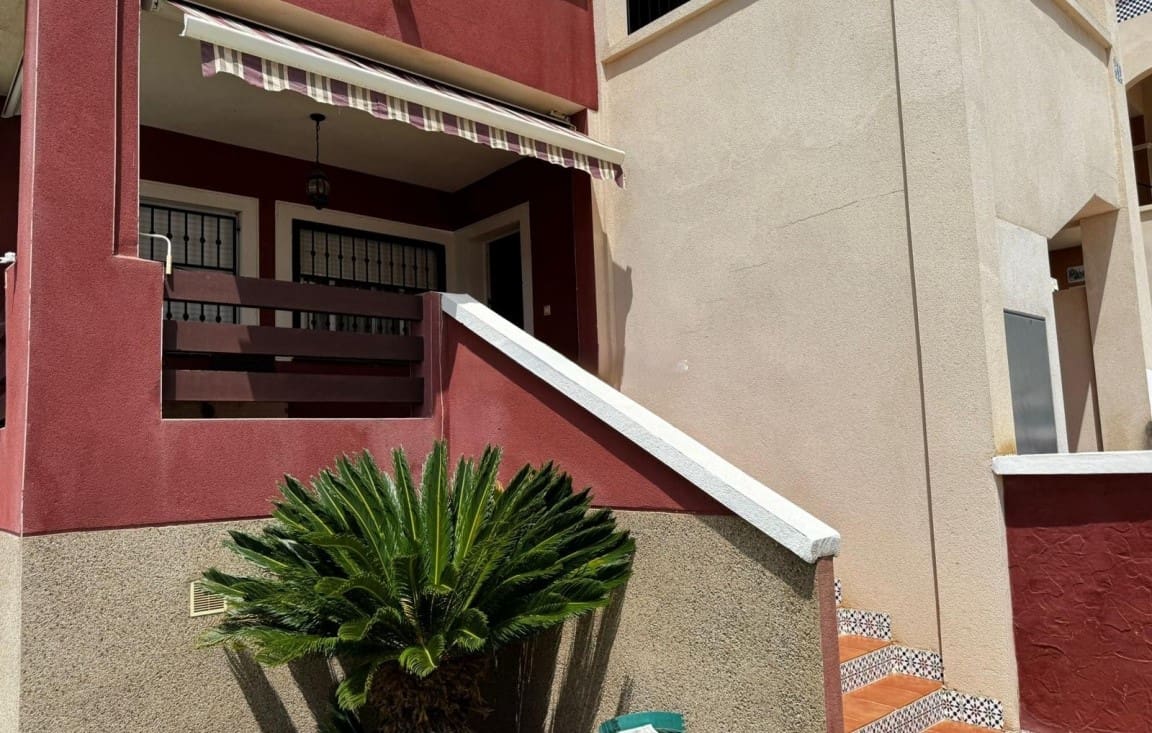 2 soveværelse Bungalow til salg i Playa Flamenca med swimmingpool garage - € 139.000 (Ref: 9396550)