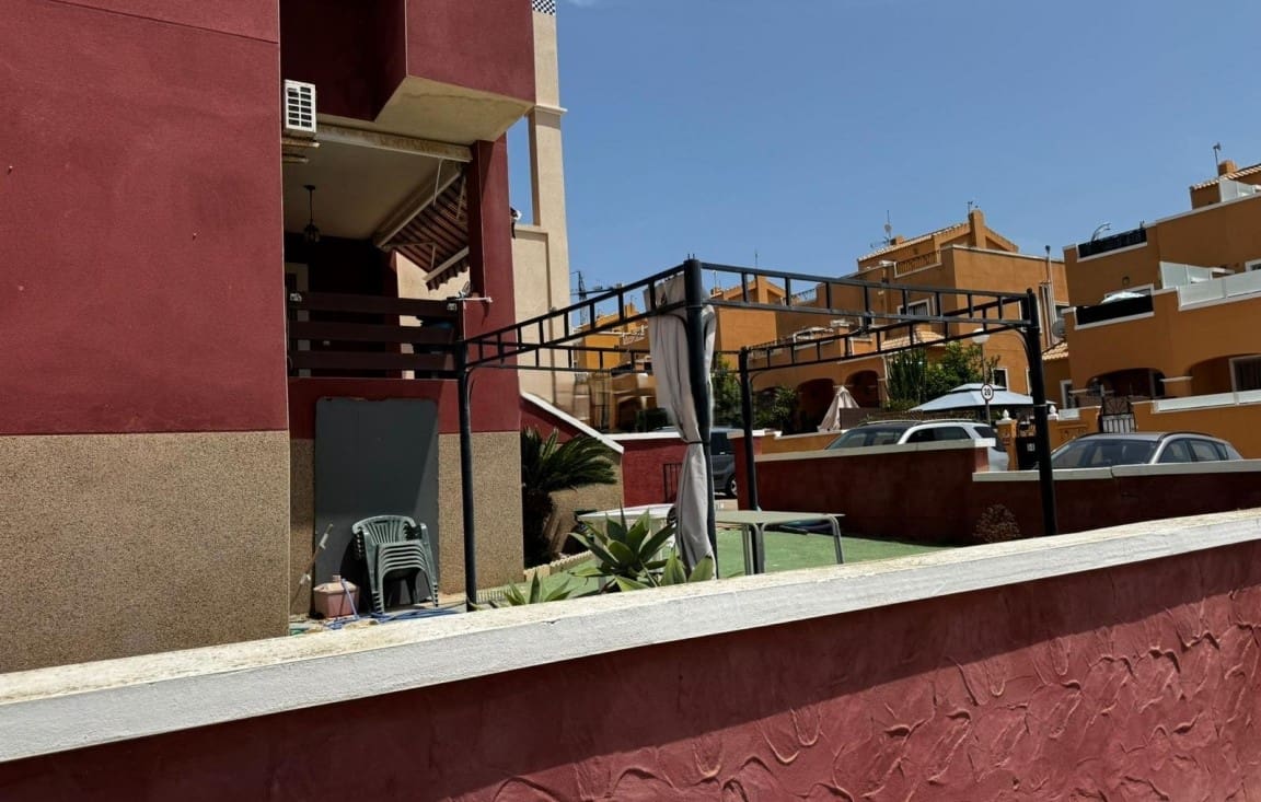 2 soveværelse Bungalow til salg i Playa Flamenca med swimmingpool garage - € 139.000 (Ref: 9396550)