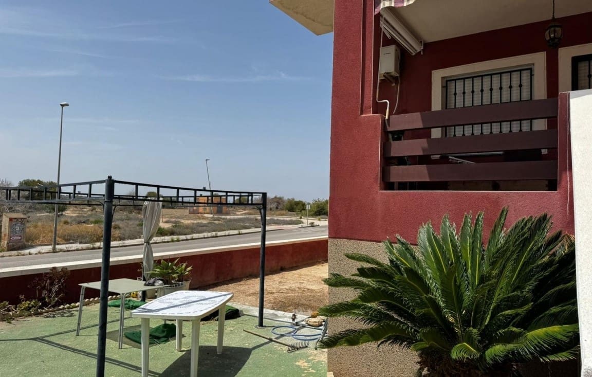 2 soveværelse Bungalow til salg i Playa Flamenca med swimmingpool garage - € 139.000 (Ref: 9396550)