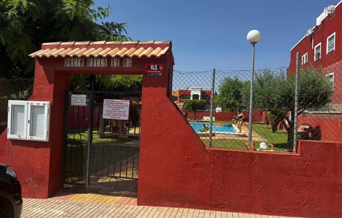 2 soveværelse Bungalow til salg i Playa Flamenca med swimmingpool garage - € 139.000 (Ref: 9396550)