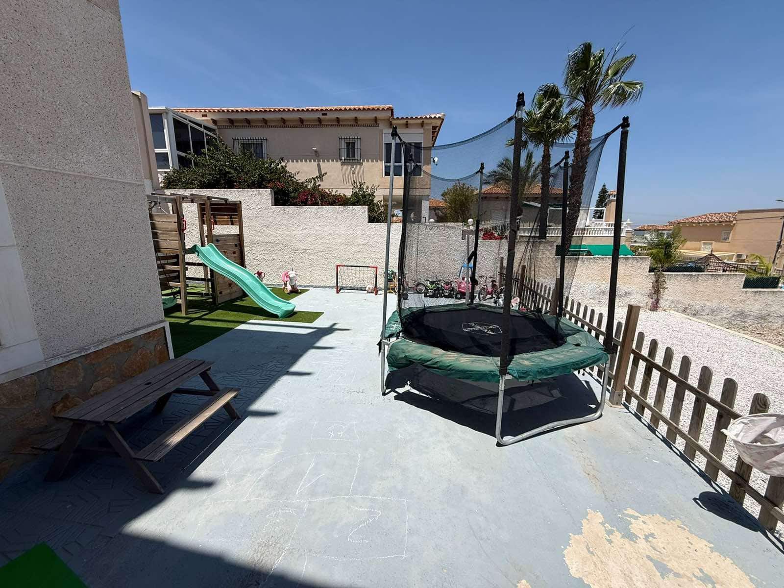 5 slaapkamer Villa te koop in Villamartin met zwembad garage - € 599.000 (Ref: 9398775)