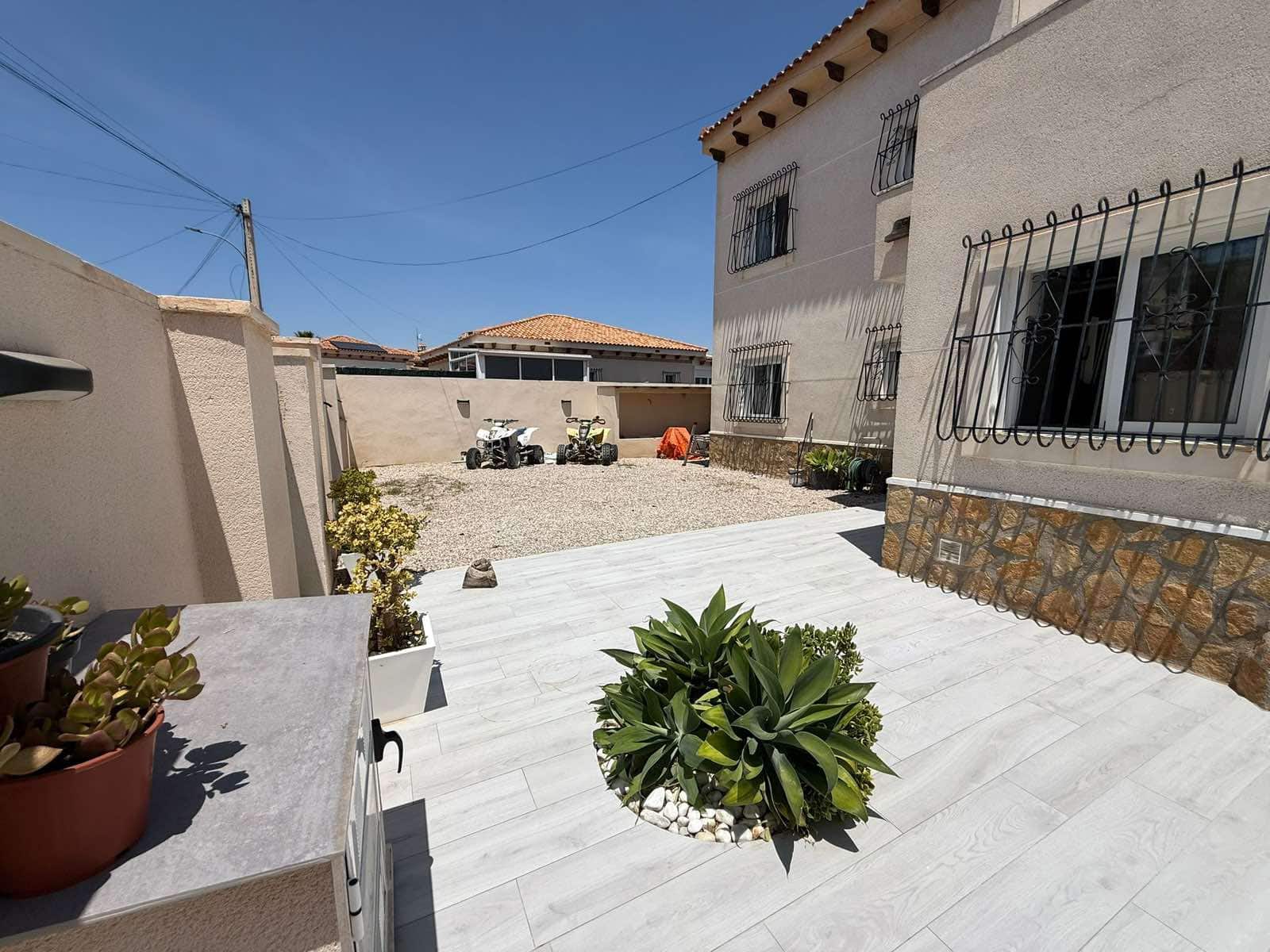 5 slaapkamer Villa te koop in Villamartin met zwembad garage - € 599.000 (Ref: 9398775)