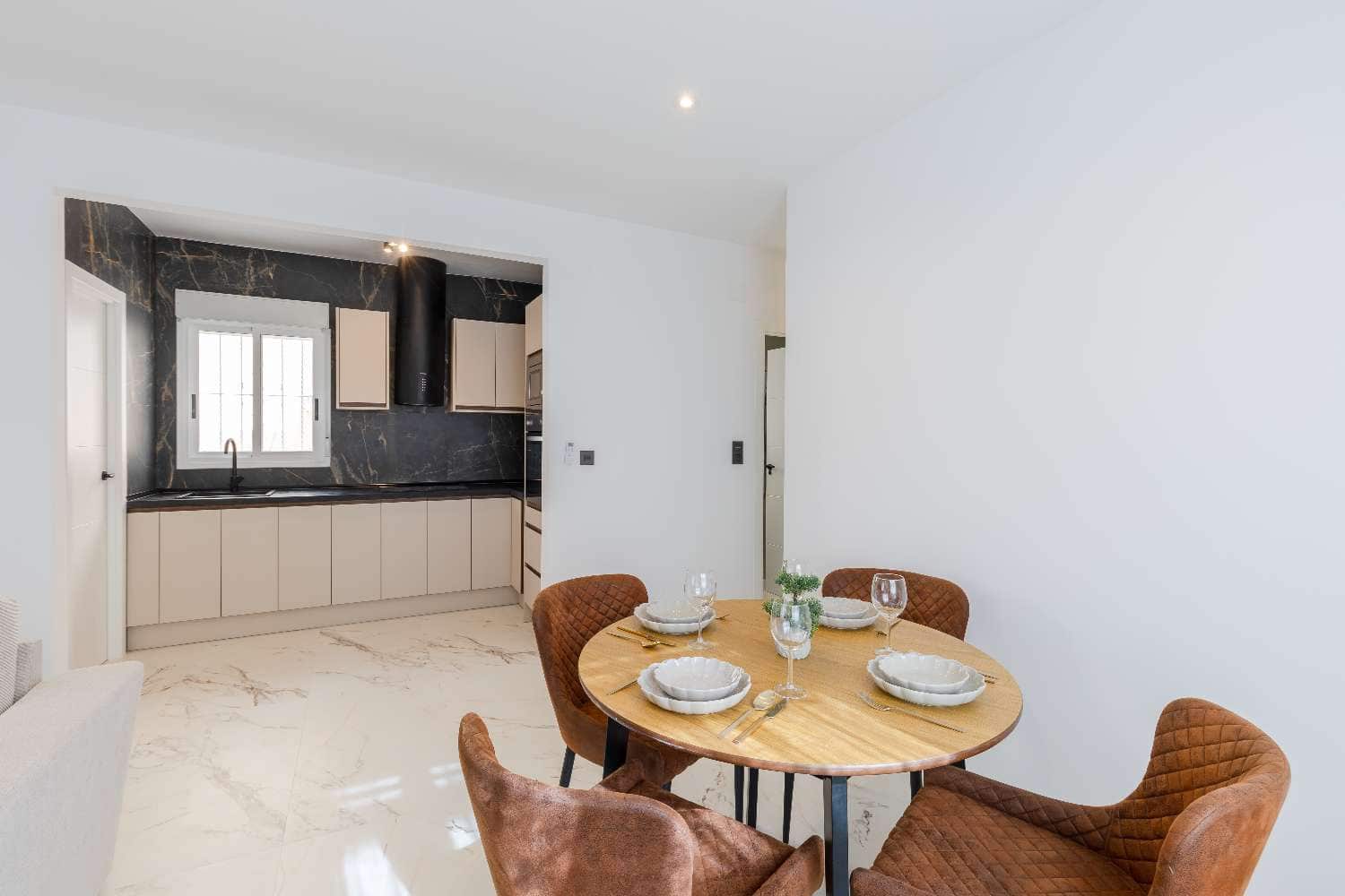 3 soveværelse Villa til salg i Villamartin med swimmingpool garage - € 299.000 (Ref: 9398776)