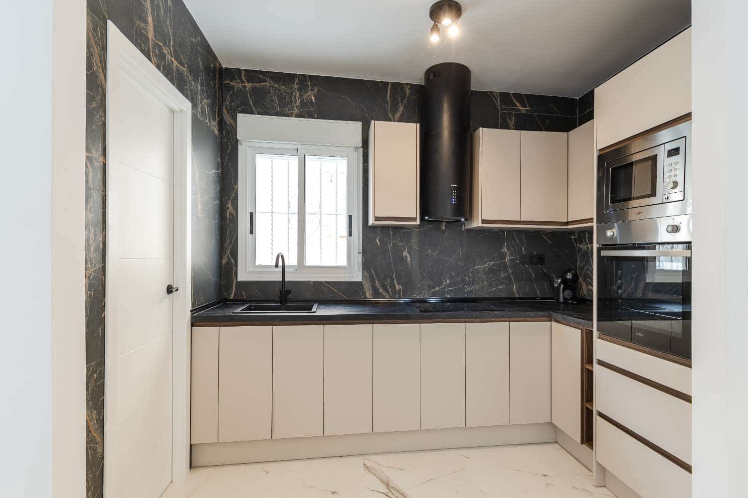 3 soveværelse Villa til salg i Villamartin med swimmingpool garage - € 299.000 (Ref: 9398776)