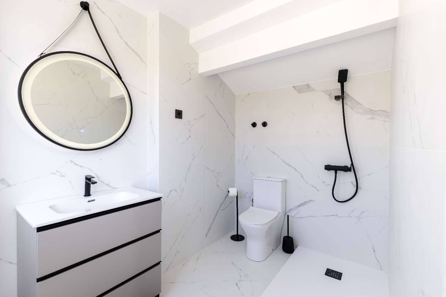 3 soveværelse Villa til salg i Villamartin med swimmingpool garage - € 299.000 (Ref: 9398776)