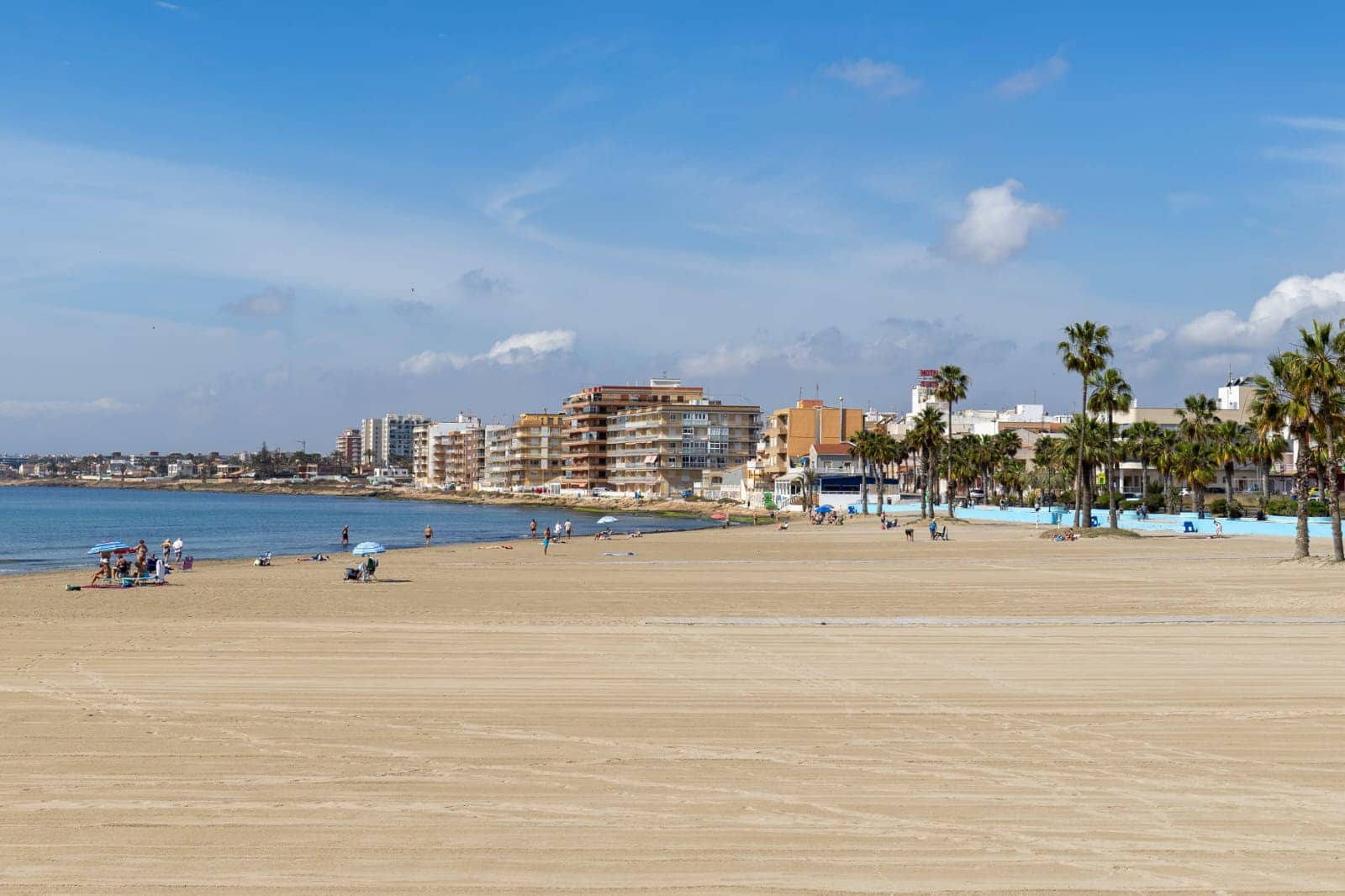 4 sypialnia Willa na sprzedaż w Torrevieja z basenem - 199 999 € (Ref: 9401024)