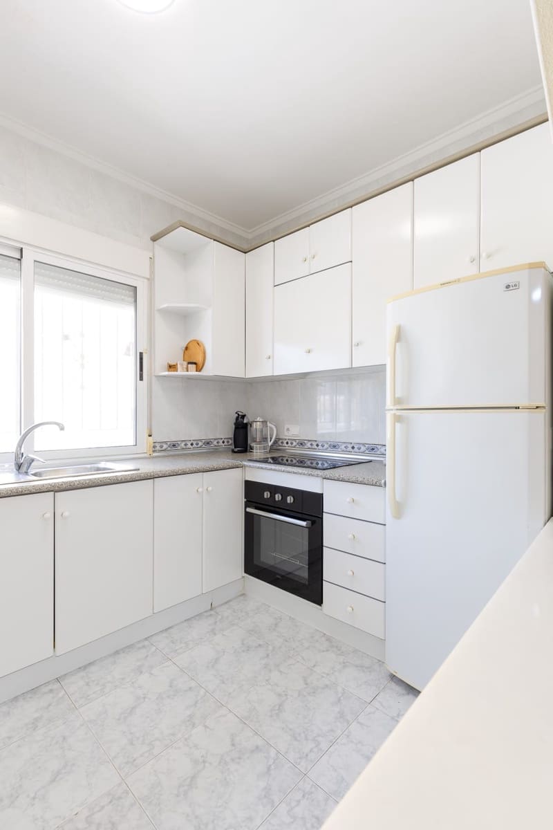 2 bedroom Villa for sale in Villamartin with pool garage - € 249,900 (Ref: 9401772)