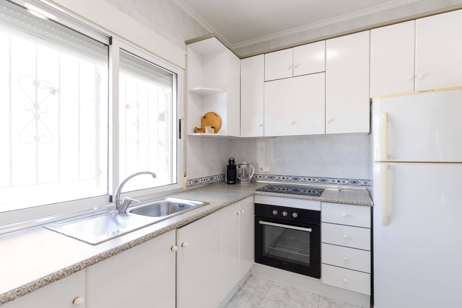 2 bedroom Villa for sale in Villamartin with pool garage - € 249,900 (Ref: 9401772)