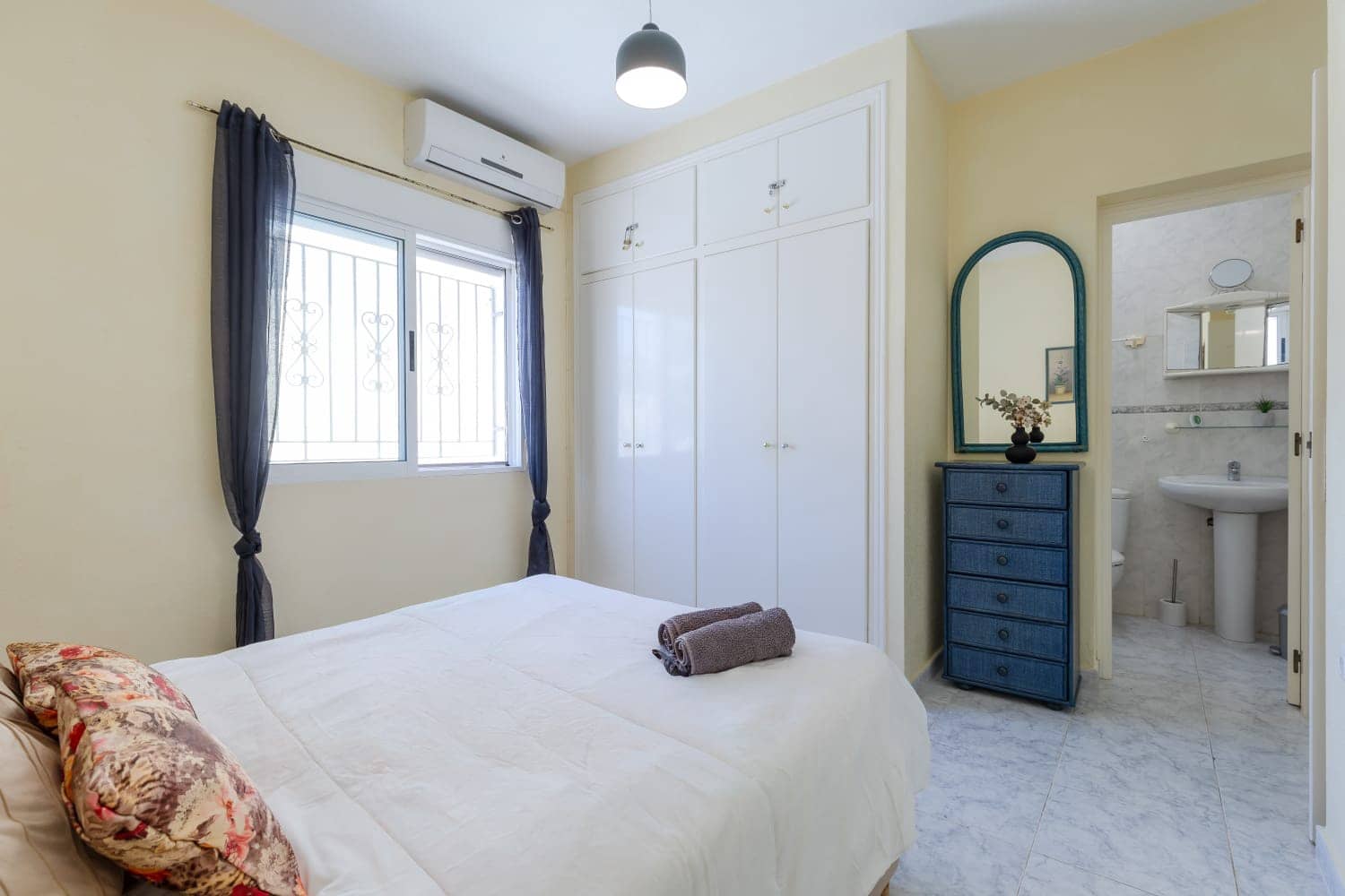 2 bedroom Villa for sale in Villamartin with pool garage - € 249,900 (Ref: 9401772)