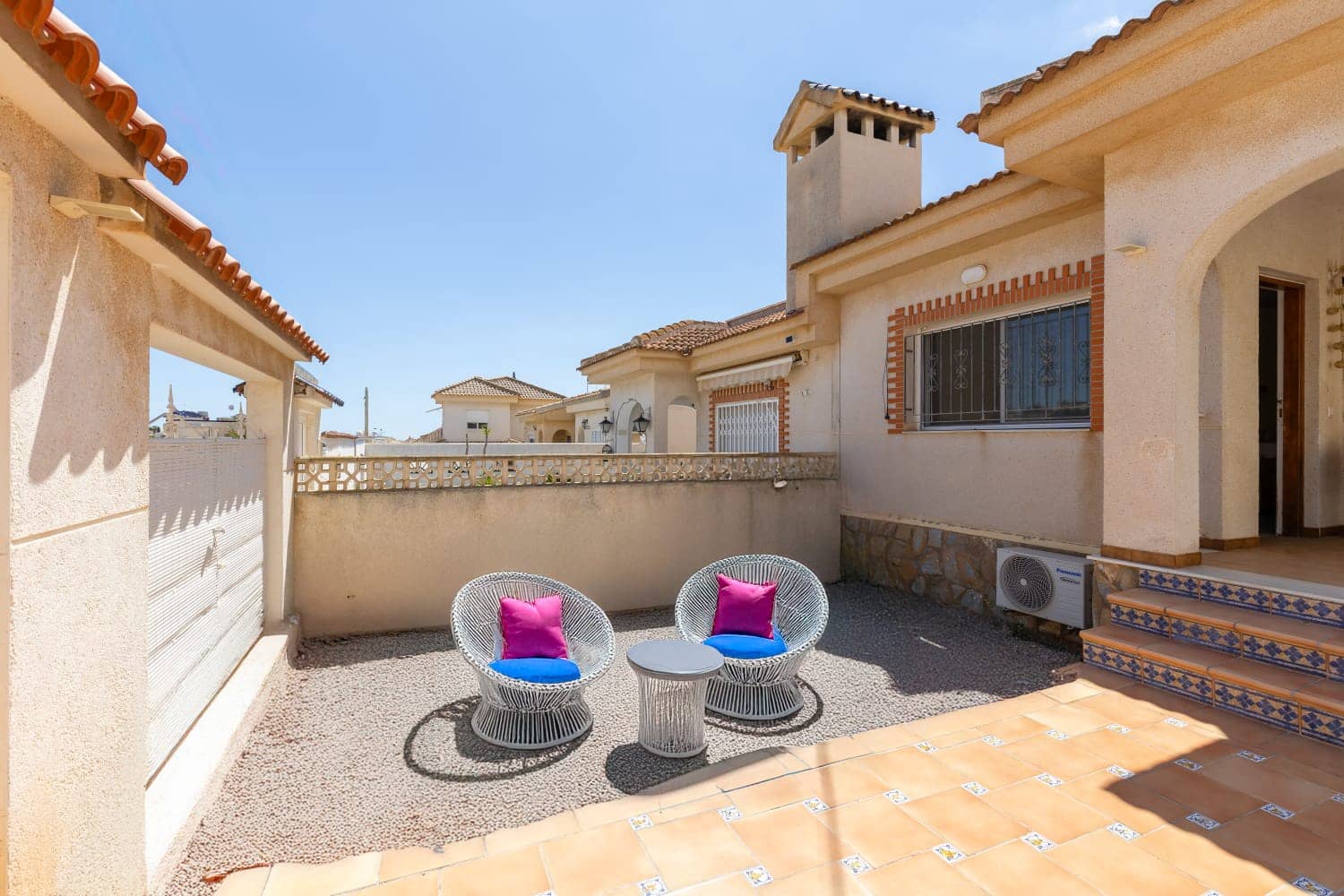 2 bedroom Villa for sale in Villamartin with pool garage - € 249,900 (Ref: 9401772)