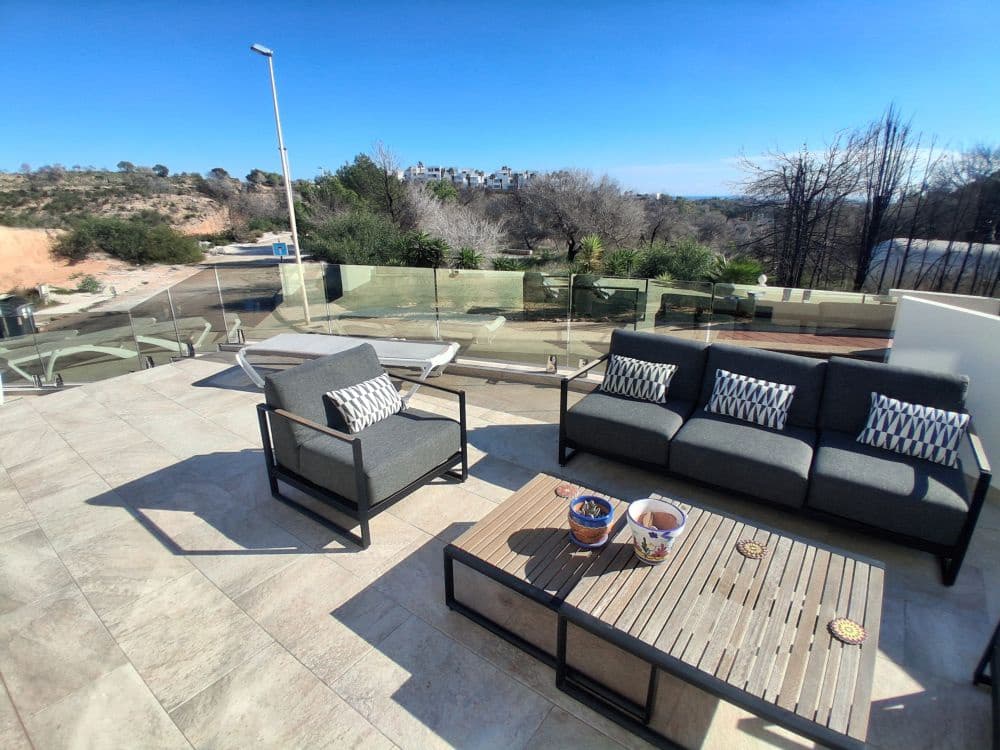 4 bedroom Villa for sale in Villamartin with pool garage - € 499,900 (Ref: 9403627)