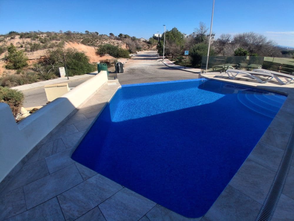 4 bedroom Villa for sale in Villamartin with pool garage - € 499,900 (Ref: 9403627)