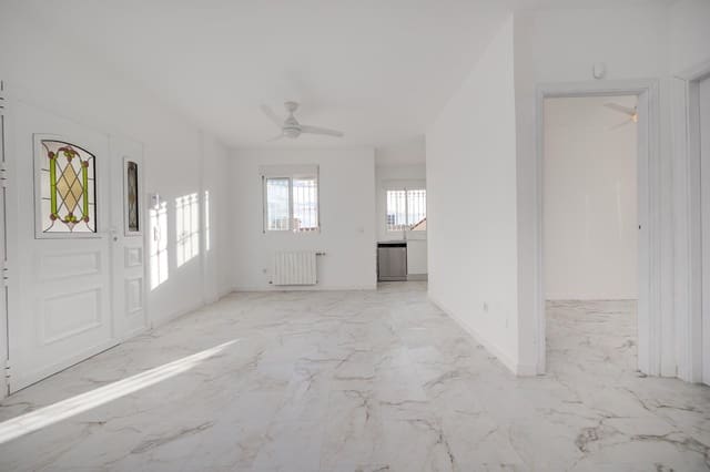 4 slaapkamer Villa te koop in La Zenia, Orihuela met garage - € 345.000 (Ref: 9412680)