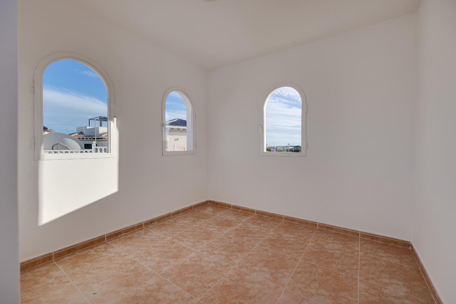 4 slaapkamer Villa te koop in La Zenia met garage - € 345.000 (Ref: 9412680)