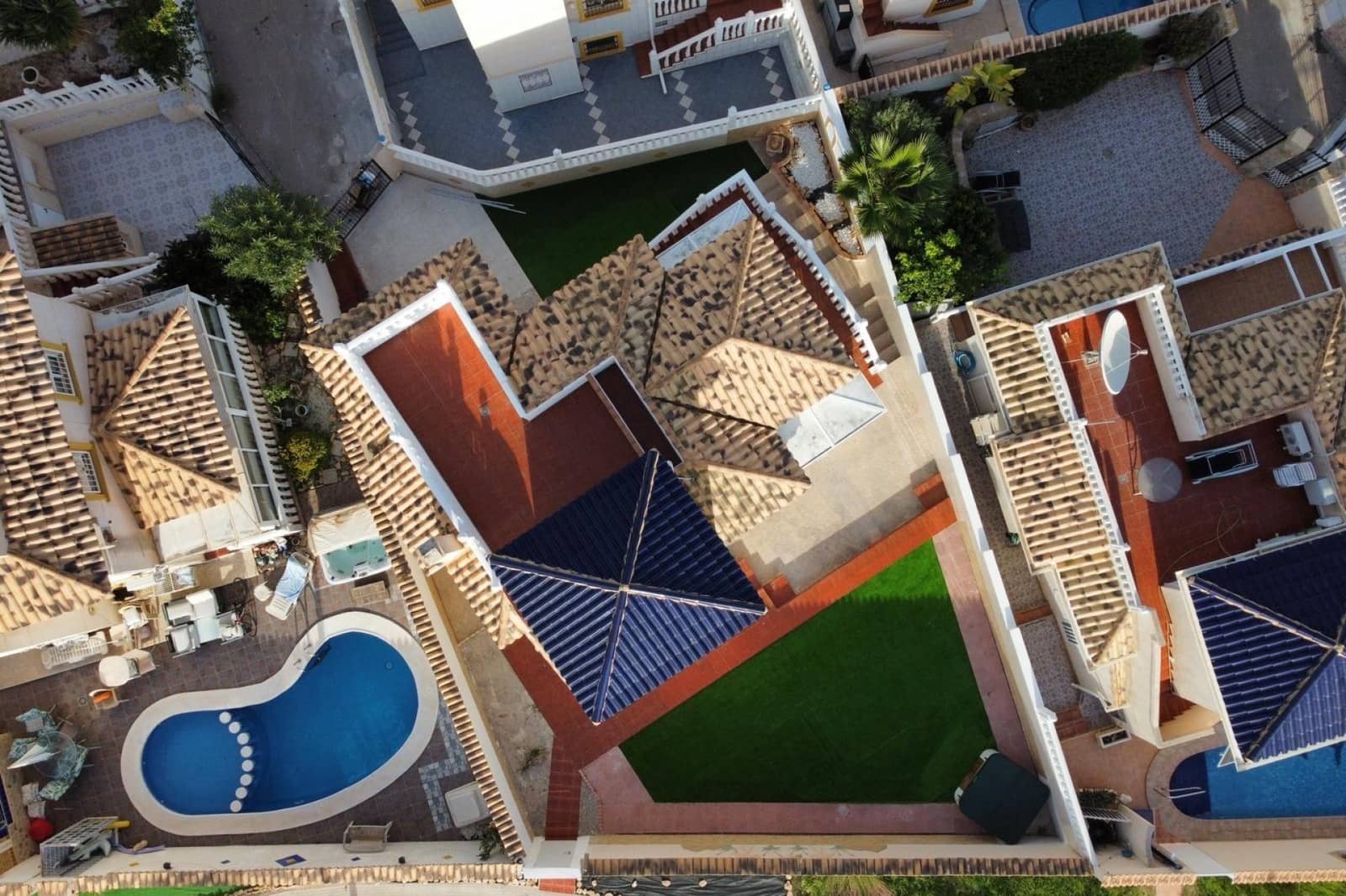 4 slaapkamer Villa te koop in La Zenia met garage - € 345.000 (Ref: 9412680)