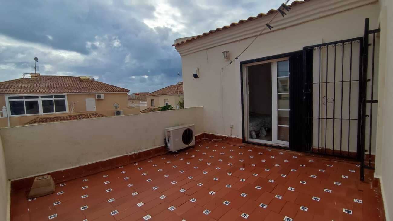 3 bedroom Villa for sale in Playa Flamenca with pool garage - € 249,000 (Ref: 9412681)