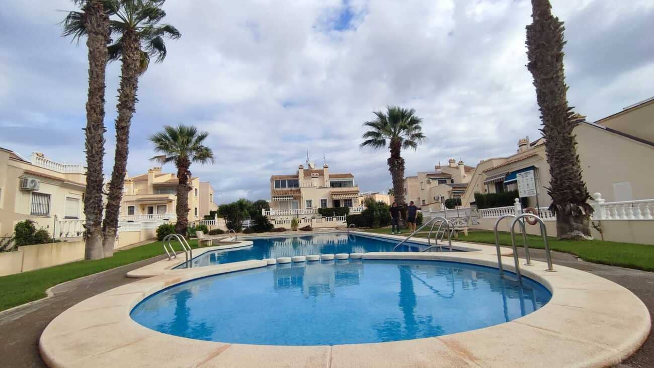 3 bedroom Villa for sale in Playa Flamenca with pool garage - € 249,000 (Ref: 9412681)